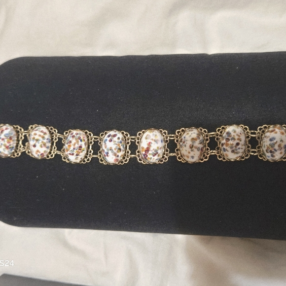 vintage Chunky gold-toned bracelet featuring multiple oval-shaped links, E/S - Picture 9 of 12